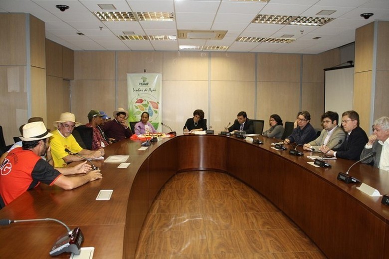 Depois de 36 horas de greve de fome e sede, Geraizeiros suspendem a greve.