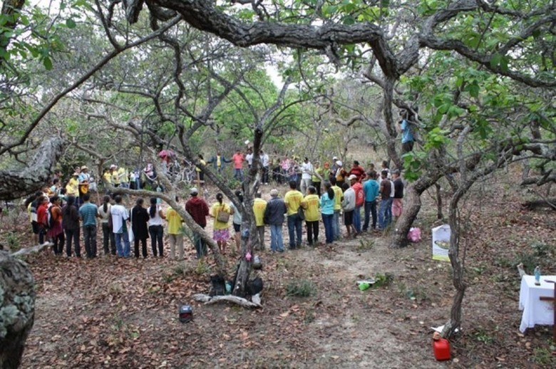 Geraizeiros ocupam área pela criação de reserva de desenvolvimento sustentável