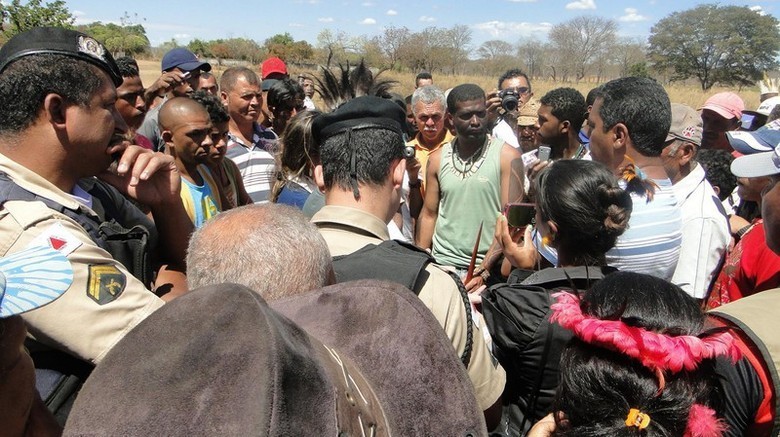 Conflito entre índios e fazendeiros fica acirrado 