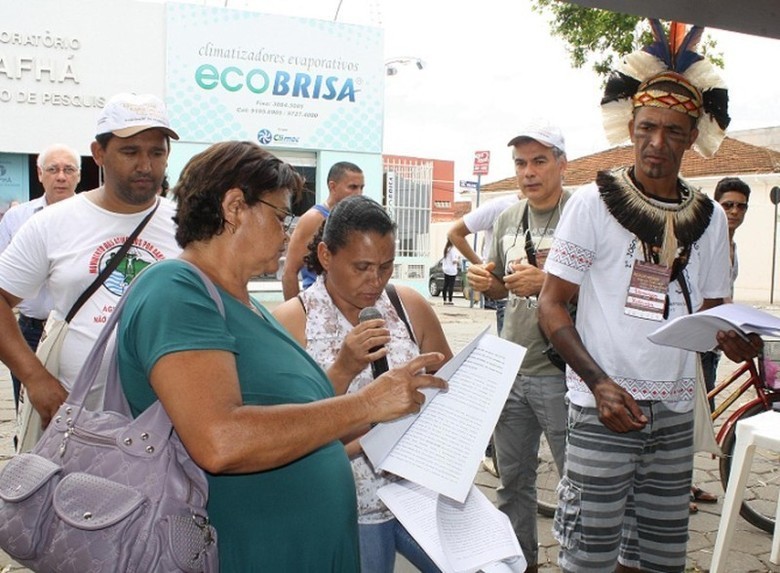 “ Para continuarmos vivendo precisamos das águas renascidas,  de nossas terras retomadas, das Sementes da Gente!”