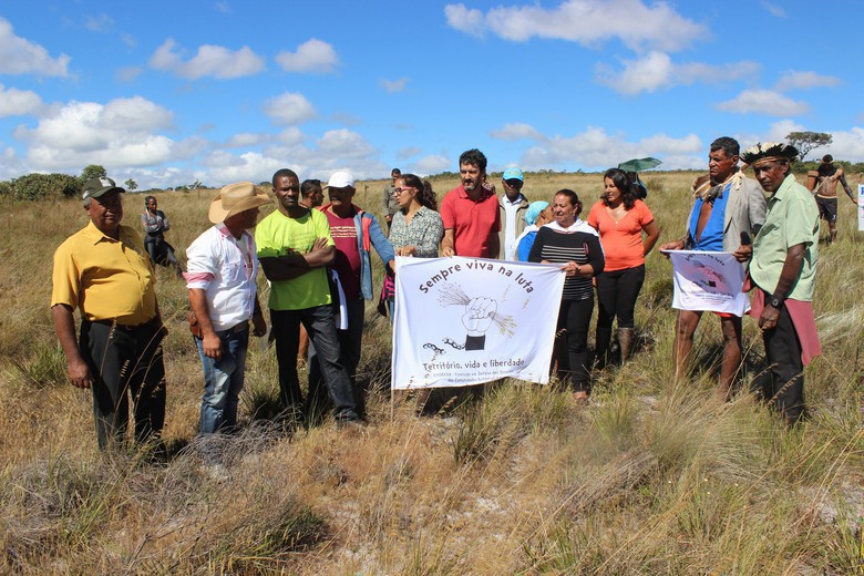 Apanhar nosso direito e cultivar nossa Liberdade: povos ocupam Parque Nacional das Sempre Vivas em ato simbólico