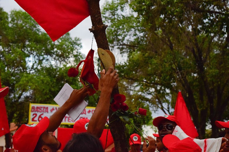 Pela liberdade da terra e a paz no campo