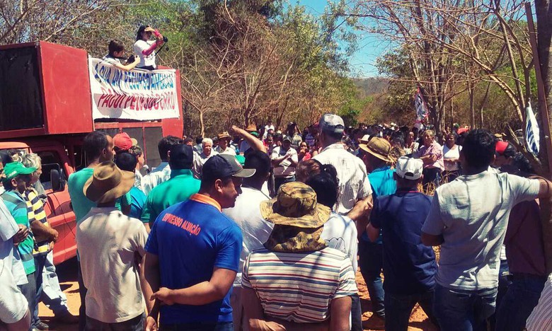 Manifestantes realizam ato em Coração de Jesus contra a transposição do rio Pacuí